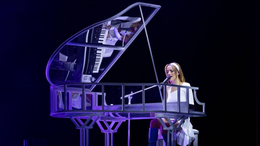 Bel n Aguilera Covers Roc o Jurado In Her Last Concert bel-n-aguilera-covers-roc-o-jurado-in-her-last-concert