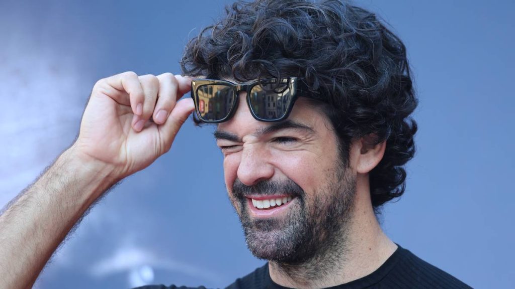 Miguel Ángel Muñoz will once again present 'La Premiere' at the Latin Grammys