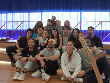 Nil Moliner with the participants of 'OT 2023'.  (Prime Video)