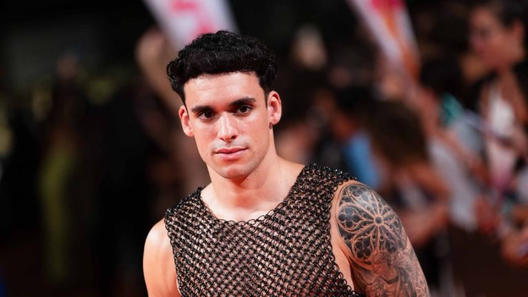 Isaac Belk confesses in 40 GRADOS K what it's like to live with Lola Lolita: "it's a show"