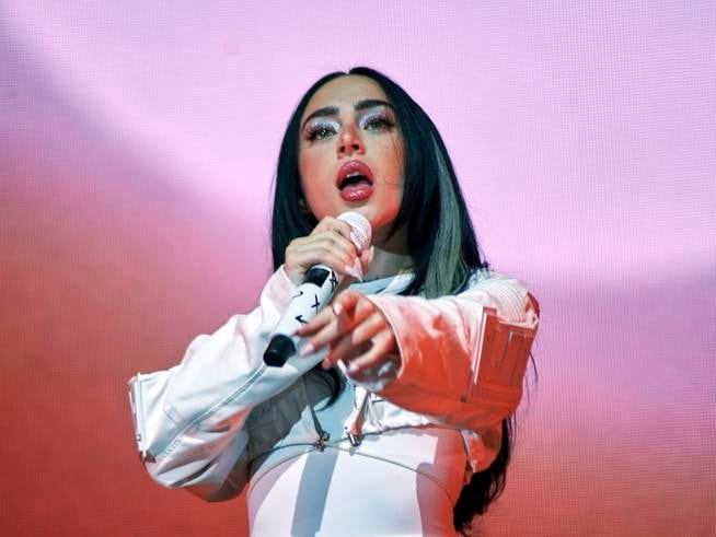 Nicki Nicole in concert