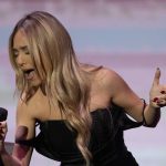 Ana Mena pays tribute to Lola Flores at the Forqué Awards and becomes the queen of the night