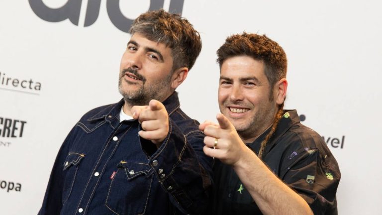 Estopa gets into his own DeLorean and reviews his career with AI in his new song: 'The day you leave'