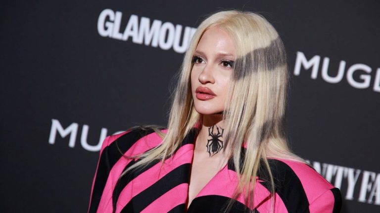 Luna Ki deletes all her Instagram posts and announces a new single for January 1