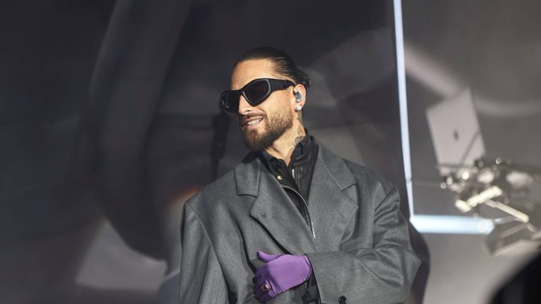 Maluma lives his own story of Italian love and heartbreak in the video clip for 'Bikini'