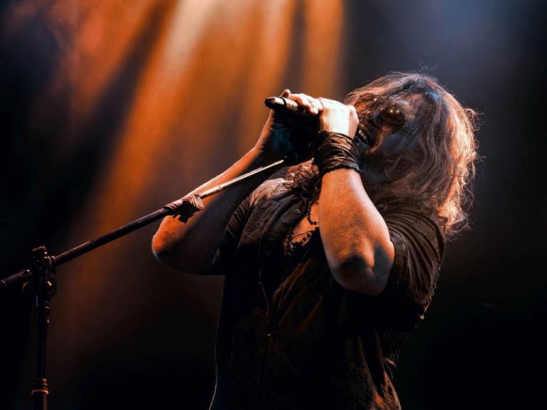 GIANLUCA GRIGNANI torna in concerto dal 29 marzo con RESIDUI DI ROCK’N’ROLL [Info e biglietti]
