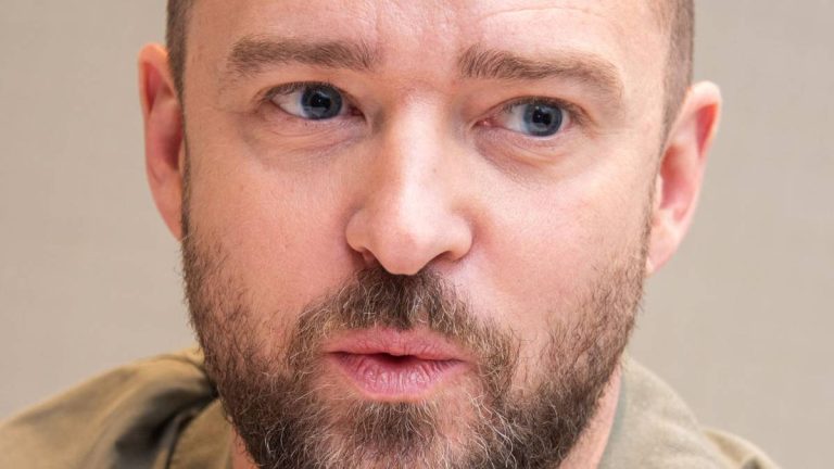 Justin Timberlake resets his Instagram and we already know what that usually means: Hello, new album?!