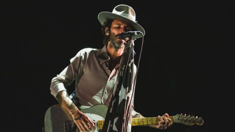 Leiva releases a new song, 'Sashimi', which comes accompanied by a unique video clip