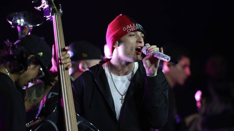 Peso Pluma distances itself from corridos in 'Igual que unangel', its collaboration with Kali Uchis