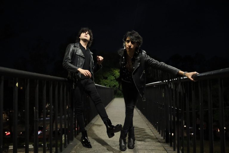 PREMIERE: Prismatic Shapes shares “Tensión”