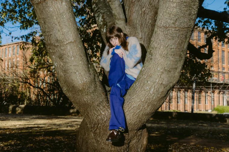 Faye Webster premieres “Feeling Good Today”