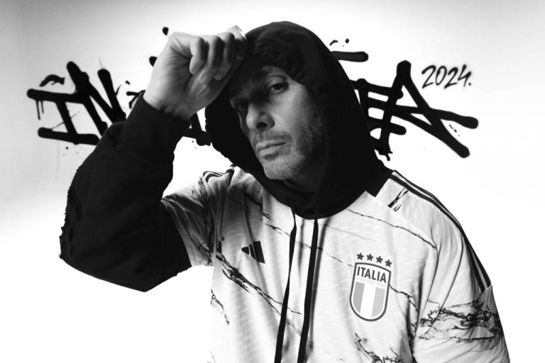 FABRI FIBRA: “IN ITALIA 2024” una nuova versione del brano culto del 2008