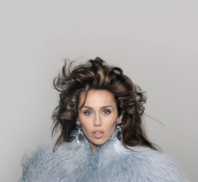 MILEY CYRUS in arrivo un nuovo brano “Doctor (Work It Out)” insieme a PHARELL