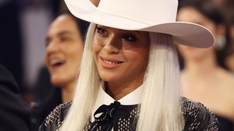 Beyoncé gives a sexy and modernist touch to 'Texas hold 'em'