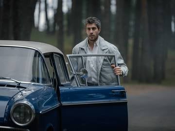 How many episodes does the series 'Dreams of Freedom' have and where can I see it before on Antena 3?