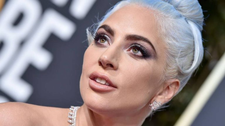 Lady Gaga gives hints about her new album from the studio and announces a 'special guest'