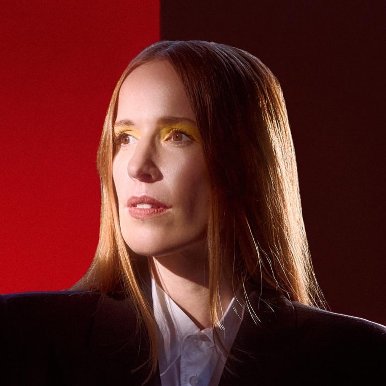 Metronomy's Anna Prior premieres “Tech Não”