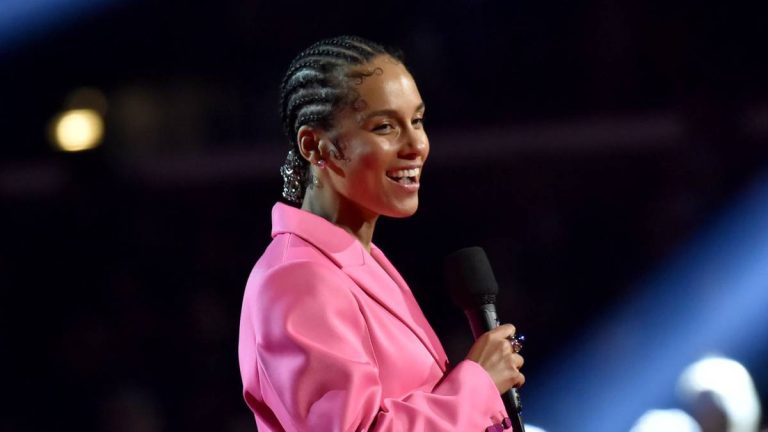 Usher's Super Bowl: Alicia Keys, Justin Bieber and J Balvin, among the rumors of guest artists