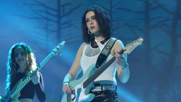 Chiara Oliver's fans do it again: from Times Square to the Madrid metro