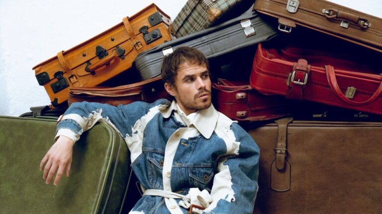 Senra sets date at the end of the 'po2054az' trilogy with a new song, 'Until the background'