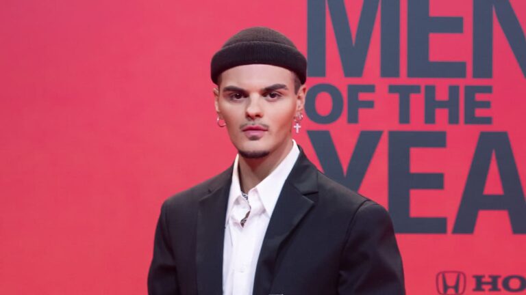 Abraham Mateo brings new song and warns: "It is one thing to disappear and another very different work in silence"