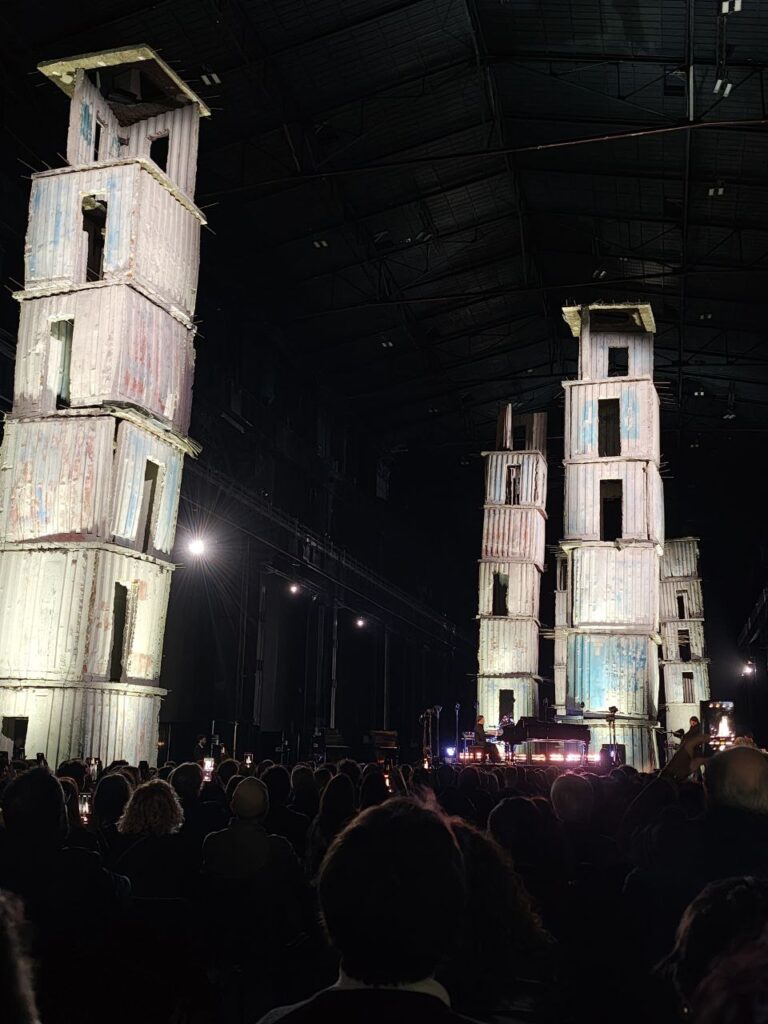 Recensione concerto – DARDUST e i suoi affreschi sonori tra brutalismo e impressionismo [Scaletta e Info]