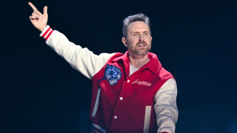 David Guetta celebrates the 4 billion streams of his hit "i'm good (Blue)"