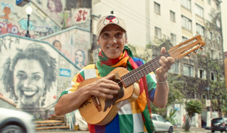 Manu Chao premieres "Melo do Bode" with Juliana Linhares