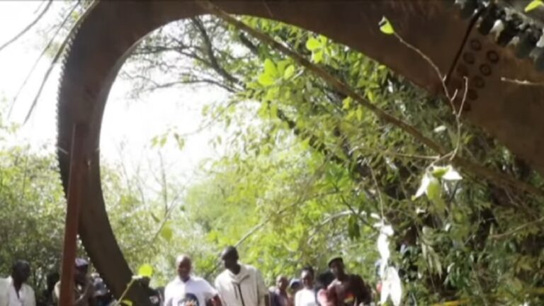 A mysterious 500-kg metal