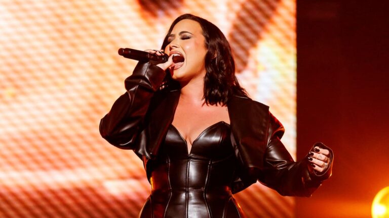 Demi Lovato surrenders to Lady Gaga: "Mayhem in loop"