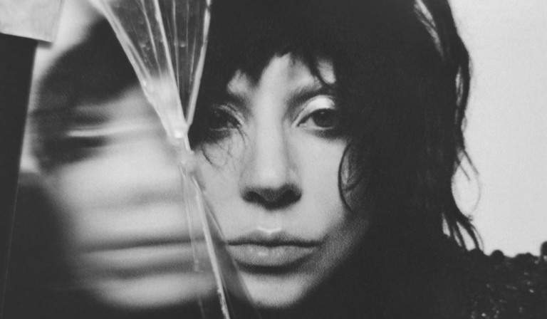 Lady Gaga adds a new date in Paris for her tour "The Mayhem Ball"