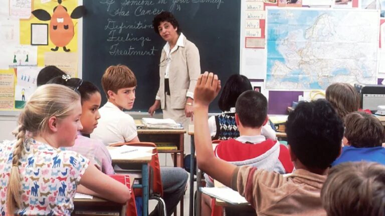 Sweden replaces books with computers in 2009