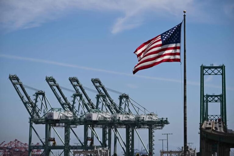 U.S. Is Losing Control of the World Economy