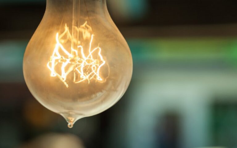 Who discovered electricity​