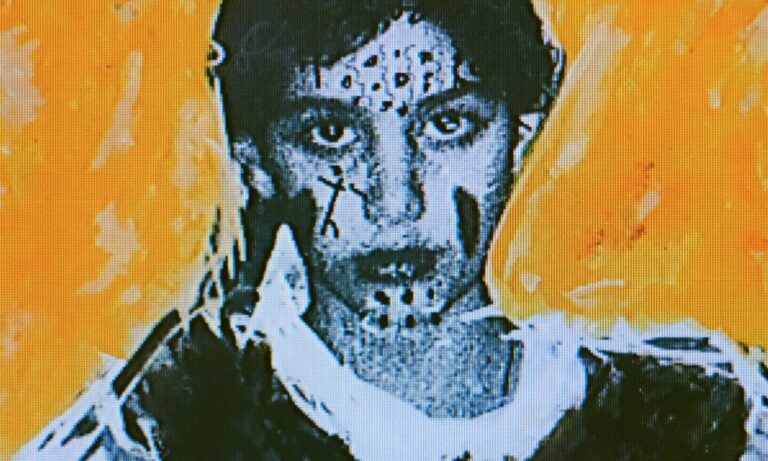 Yasmine Hamdan: between memory and oblivion, a new crown