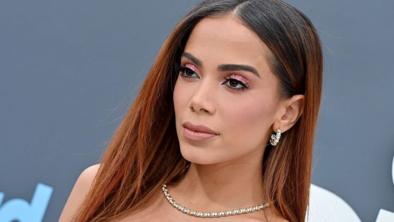 Anitta's parenthesis after the two most important recognitions of her career