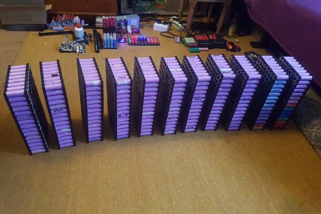 He’s powered his home with laptop batteries