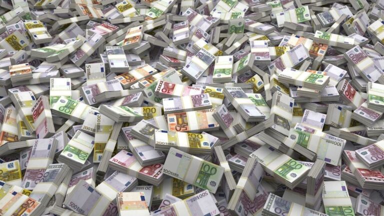 How Much Cash Can You Legally Keep at Home