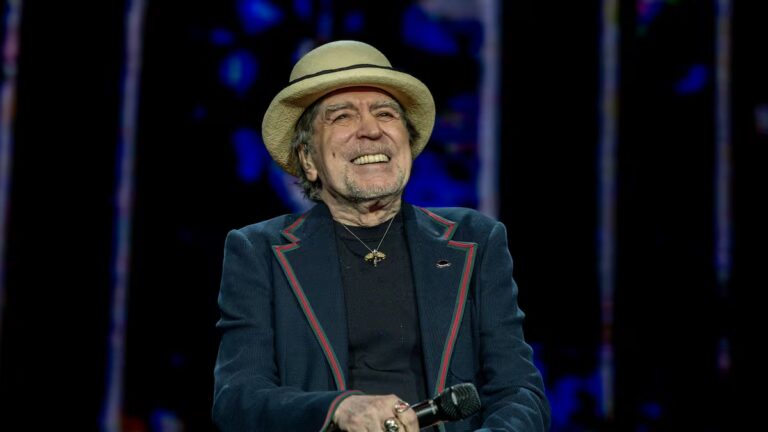 Joaquín Sabina's life away from the stage: making one last album, returning to painting and continuing to love poetry