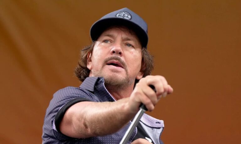 Pearl Jam Eddie Vedder live