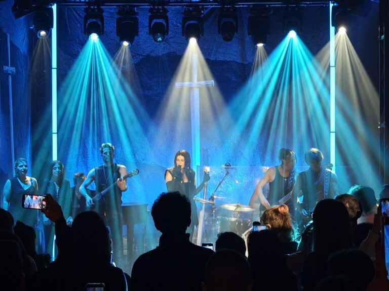 LAURA PAUSINI "IO CANTO 2" make music not war