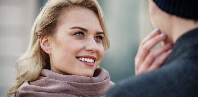 sign-woman-loves-man-1220x600