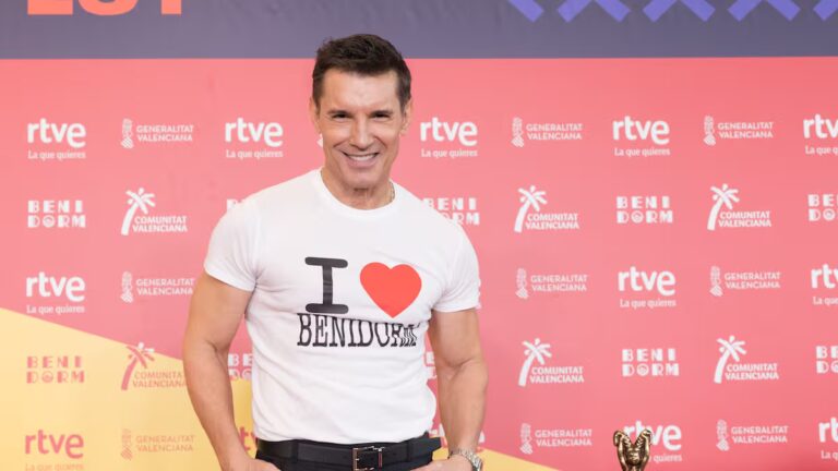 Jesús Vázquez performs and sings in the final of the Benidorm Fest 2026: "I haven't sung this song in 30 years"