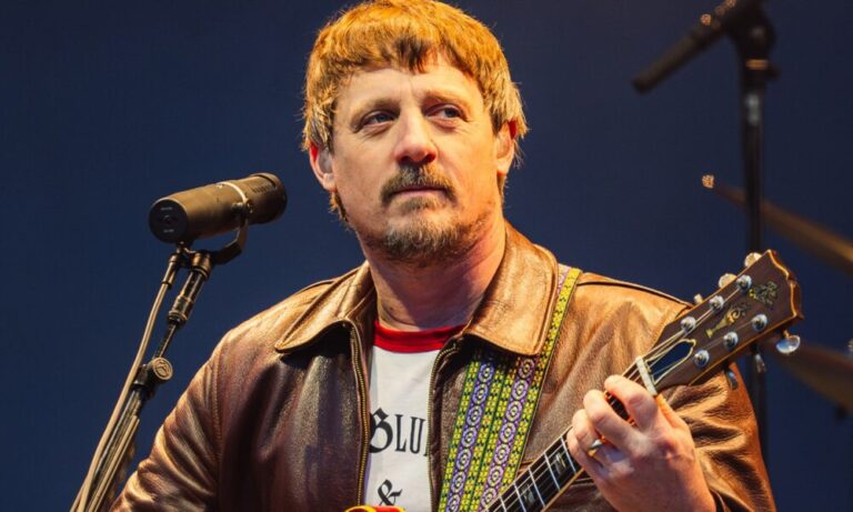 Sturgill Simpson alias Johnny Blue Skies en concert