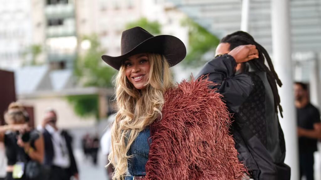 The detail in Beyoncé's latest photo triggers rumors of a collaboration ...