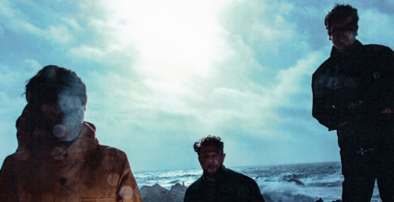 Bizarro Love Triangle presents “Pat a trenca”