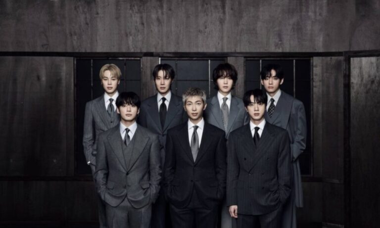 BTS posent en costumes gris pour leur retour aux American Music Awards 2026