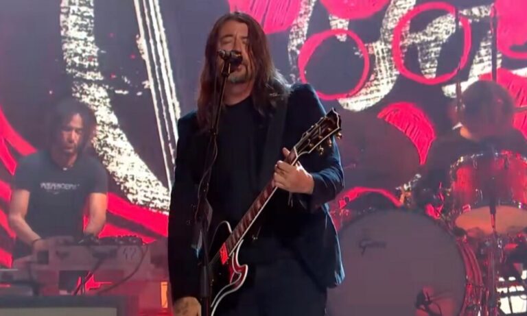 Foo Fighters sur le plateau de Saturday Night Live UK