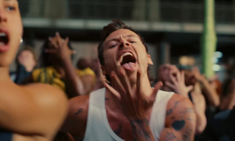 Harry Styles dans le clip Dance No More