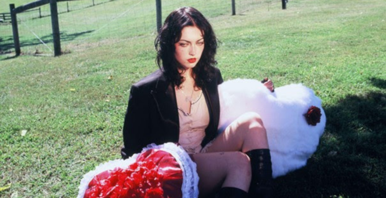 Violet Grohl shares “Cool Buzz”